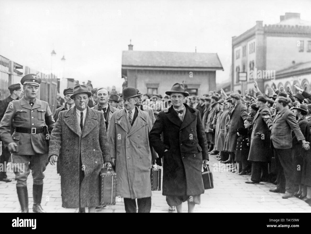 Travelers of the Kraft durch Freude (Strength Through Joy) organization arrive at the Westbahnhof in Vienna. Stock Photo