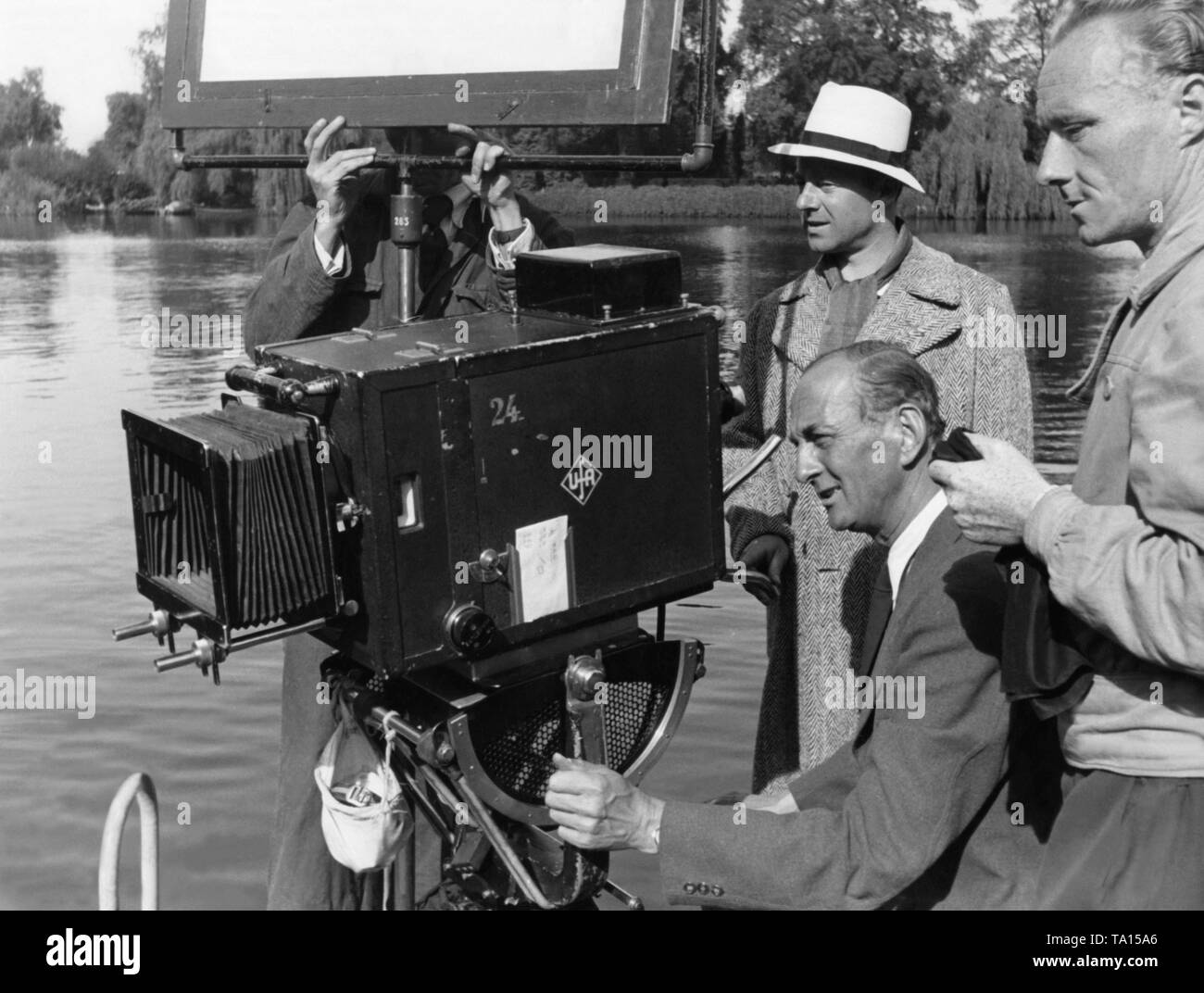 Heinz Ruehmann as director (left) at the shooting of 'Sophienlund', cameraman: Willy Winterstein. Stock Photo
