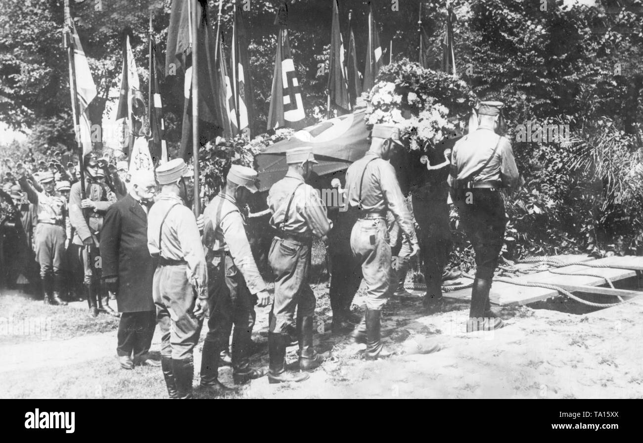 On the so-called Blutsonntag (Bloody Sunday) on 17.7.1932 there were violent street battles between Communists and National Socialists in Altona. Here is the funeral of a shot SA man five days after the event.  Reich Chancellor von Papen used this event as an opportunity to dismiss the Prussian government and to appoint himself as Reichskommissar. Stock Photo