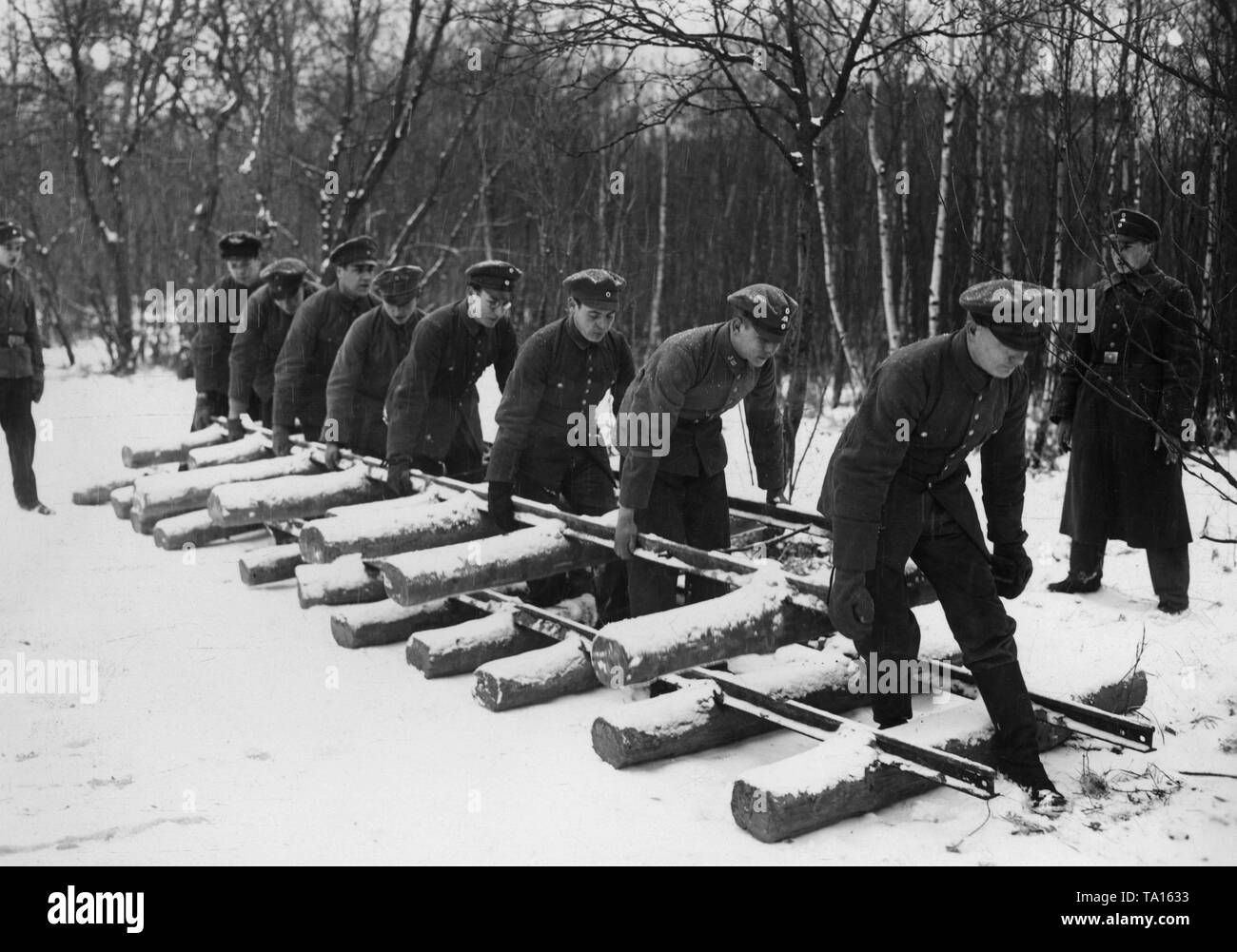 Men of the Voluntary Work Service of Stahlhelm, are building rails in Haselhorst near Spandau, prseumably during the construction work of the Reichsforschungssiedlung Haselhorst. Stock Photo