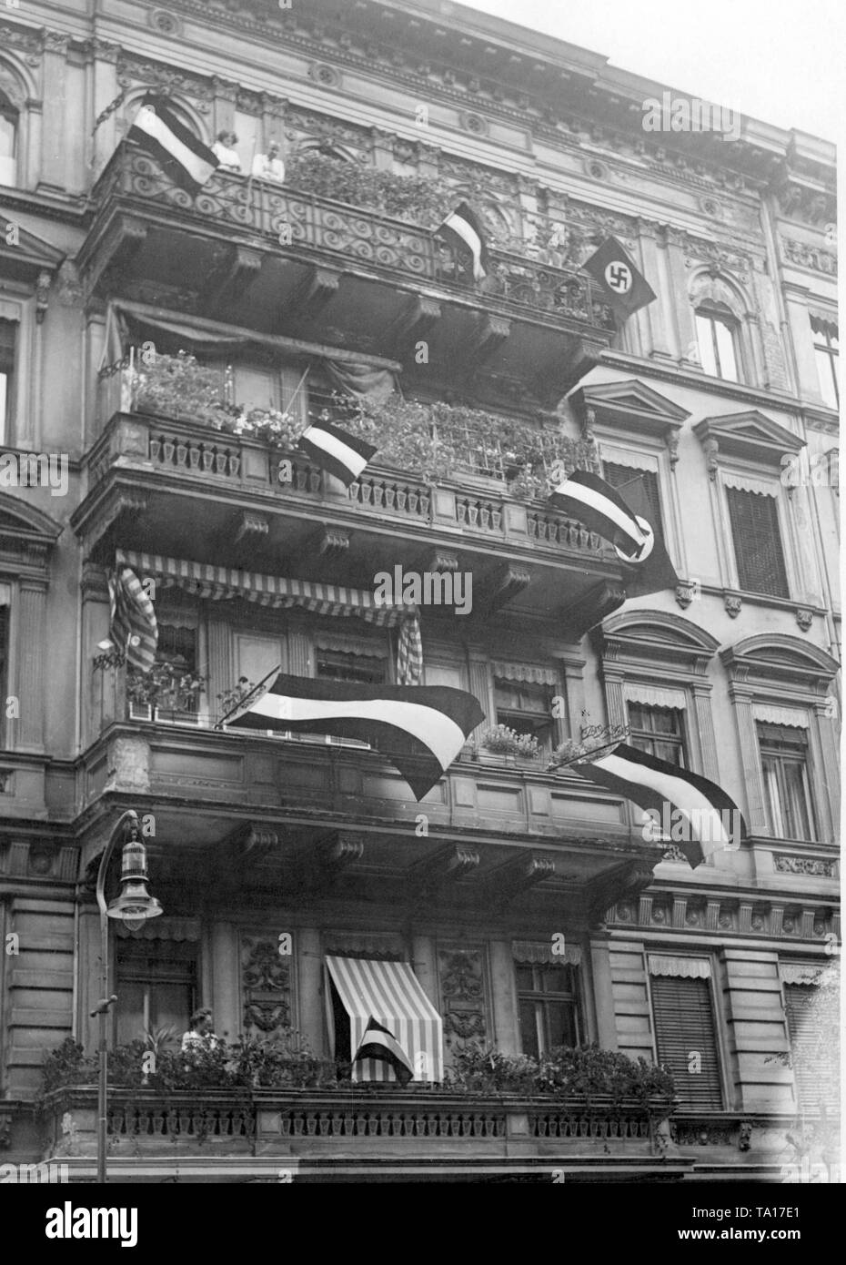 On the occasion of the Reichstag elections, this house is decorated