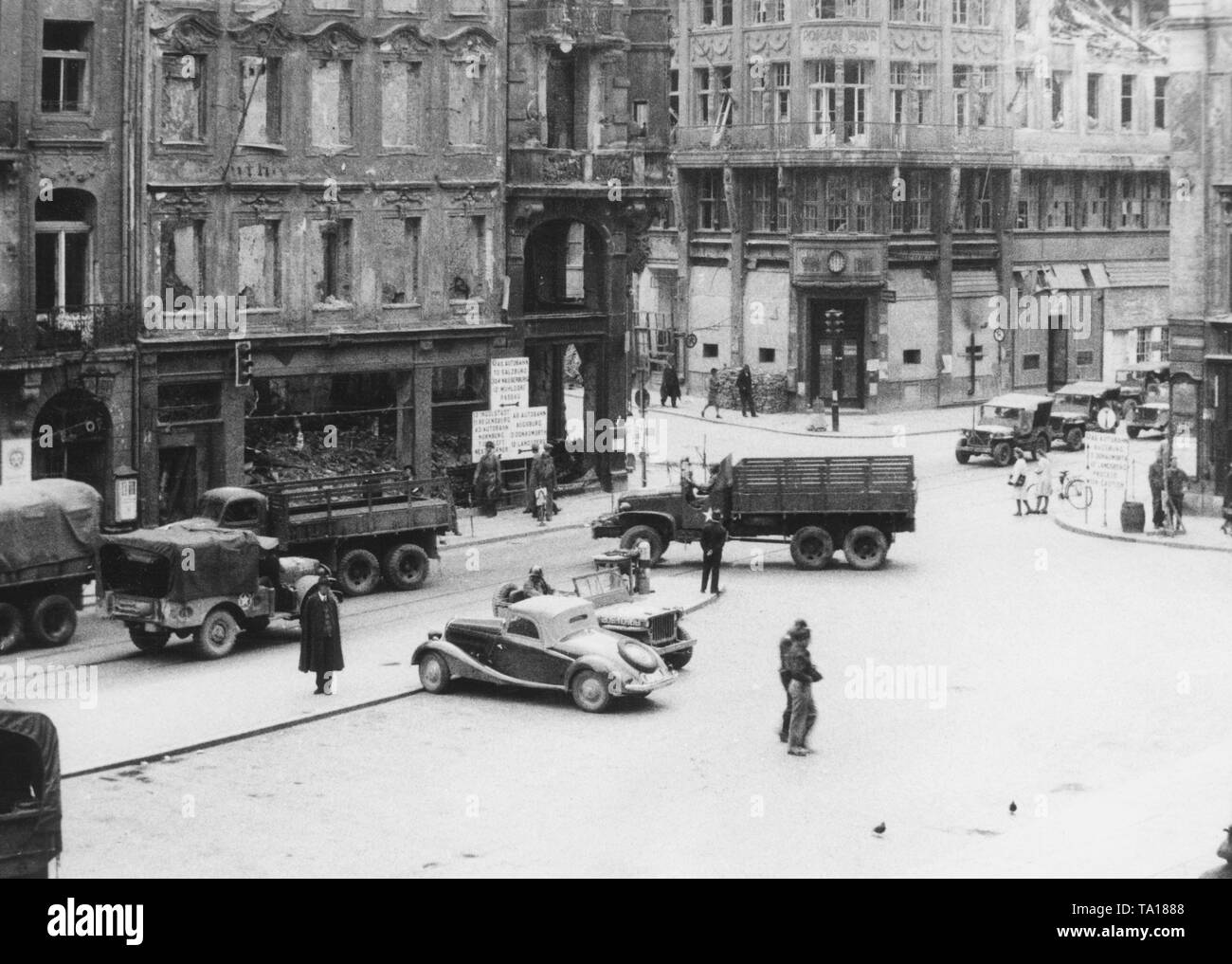 The Munich Marienplatz after the war. Here the Roman Mayer House. The trucks are US Army vehicles. Stock Photo