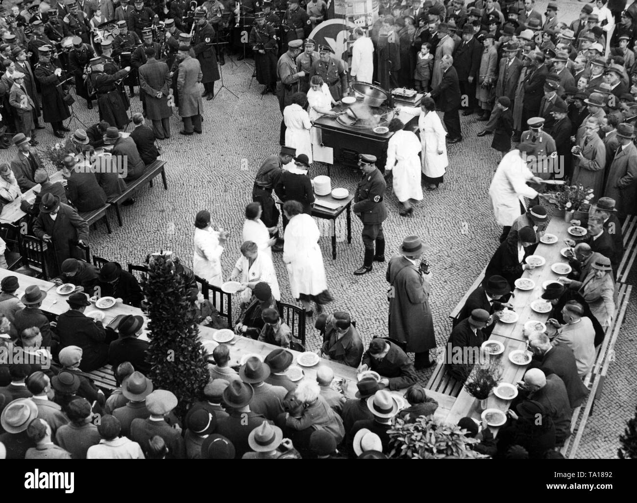 Nazi propaganda measure for the Winter Relief: A stew table on Potsdamer Platz. Stock Photo