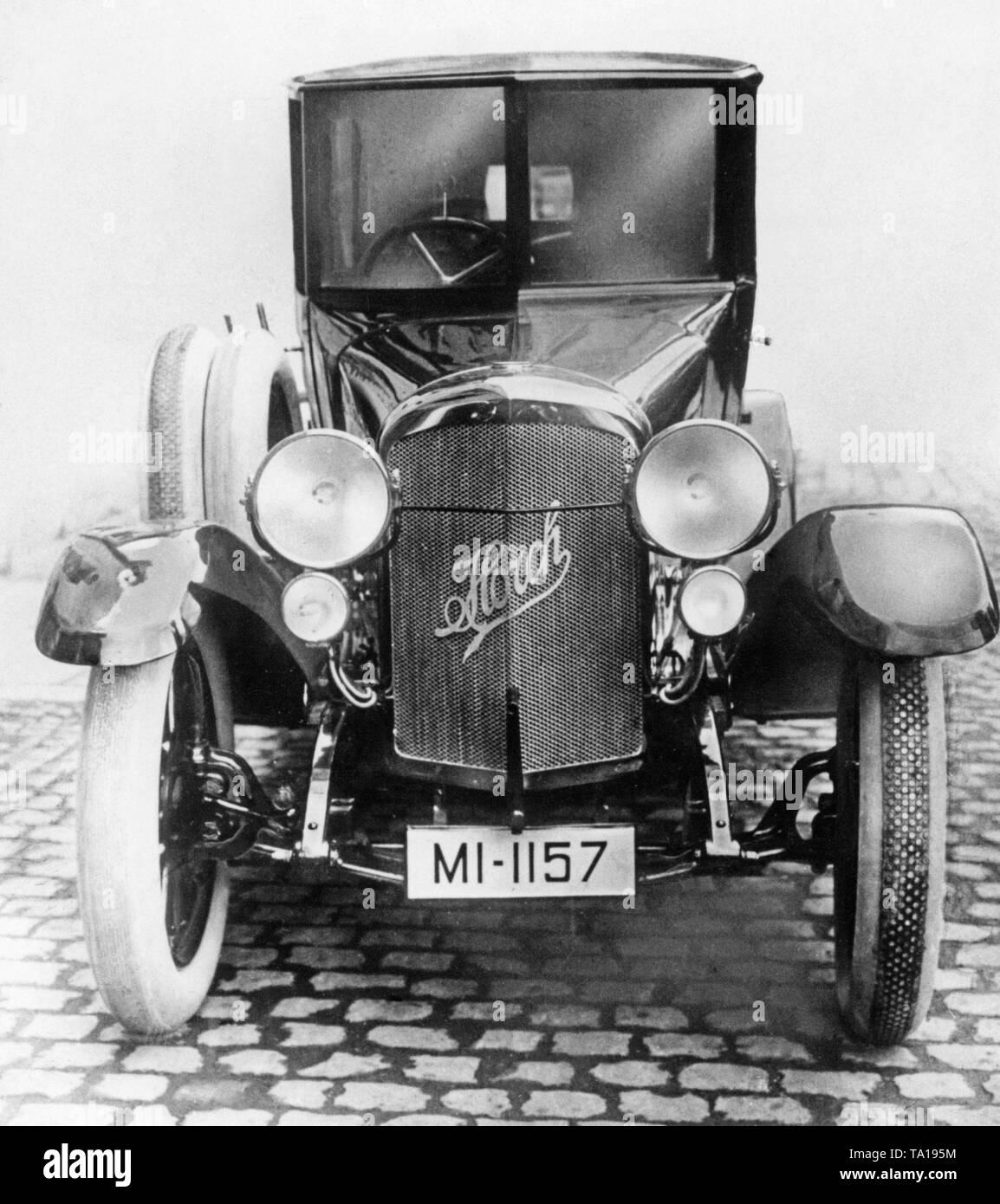 Front view of a Horch 10/35 hp. Starting 1923 Horch built only one chassis, the type 10/35 hp, which was available with different bodies. Stock Photo