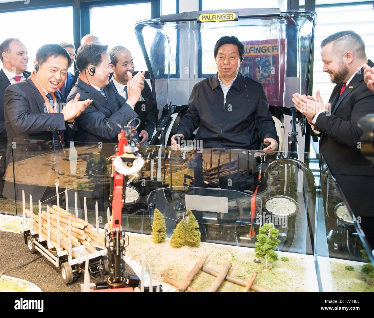 Vienna, Austria. 19th May, 2019. Li Zhanshu (2nd R), chairman of the Standing Committee of the National People's Congress (NPC), visits Palfinger, an Austria-based crane manufacturing company, in Salzburg, Austria, on May 19, 2019. China's top legislator Li Zhanshu paid an official friendly visit from May 18 to 21 to Austria, where he met with Austrian leaders on promoting bilateral ties and expressed China's stance on upholding multilateralism and free trade. Credit: Huang Jingwen/Xinhua/Alamy Live News Stock Photo
