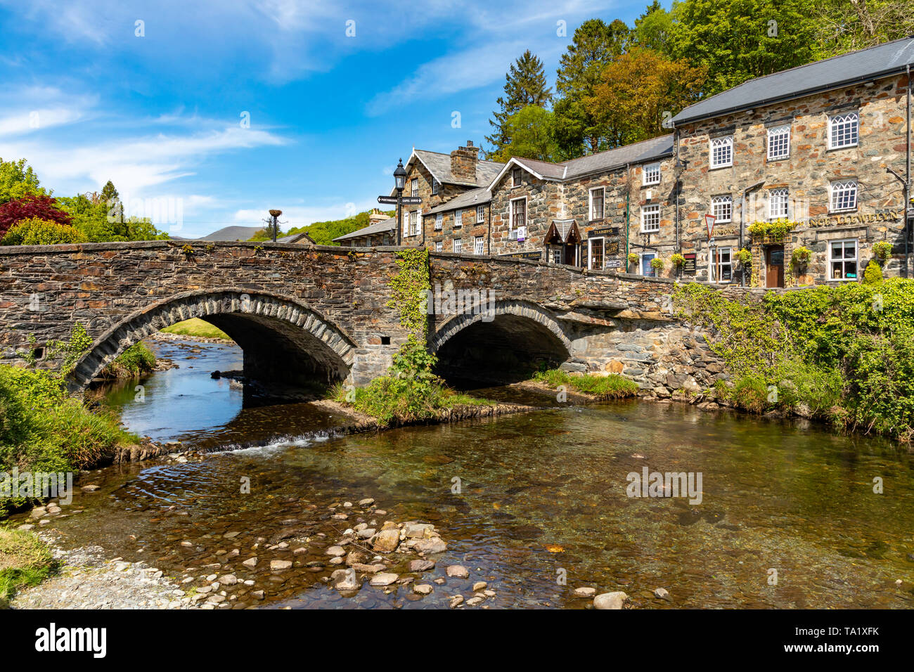 Beddgelert Gwnedd Wales May 13, 2019 Attractive stone buildings beside the river Glaslyn, in Beddgelert, in the Snowdonia National Park Stock Photo