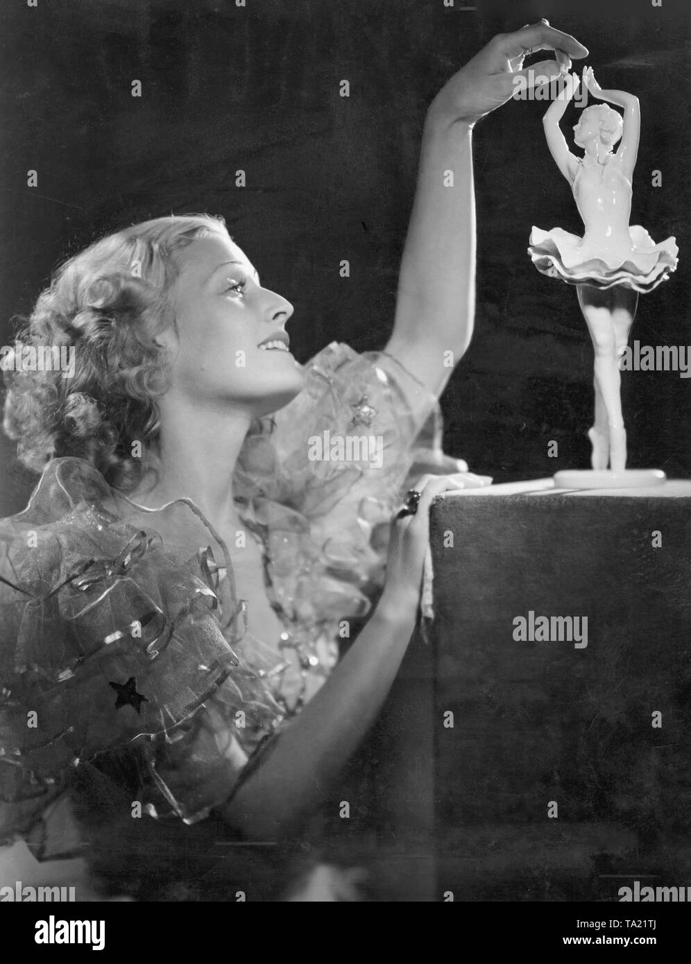 Lilian Harvey in the movie 'Fanny Elssler'. Directed by: Paul Martin, Germany, 1937 Stock Photo