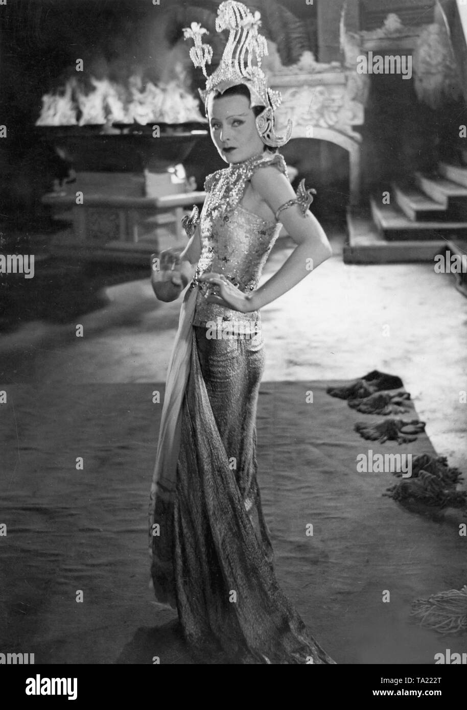 Lilian Harvey wears a dance costume in the movie 'Fanny Elssler'. Directed by: Paul Martin, Germany, 1937 Stock Photo