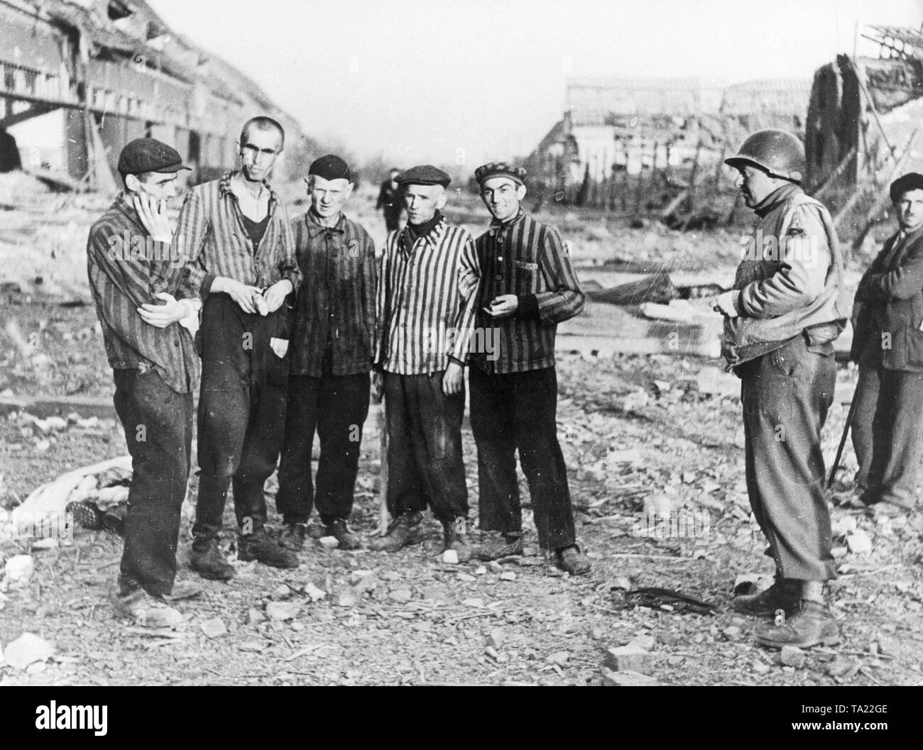 Prisoners in the liberated concentration camp in Nordhausen. Prisoners in the Nordhausen camp had to work on the completion of the V1 and V2 in underground production sites in the Harz. Stock Photo