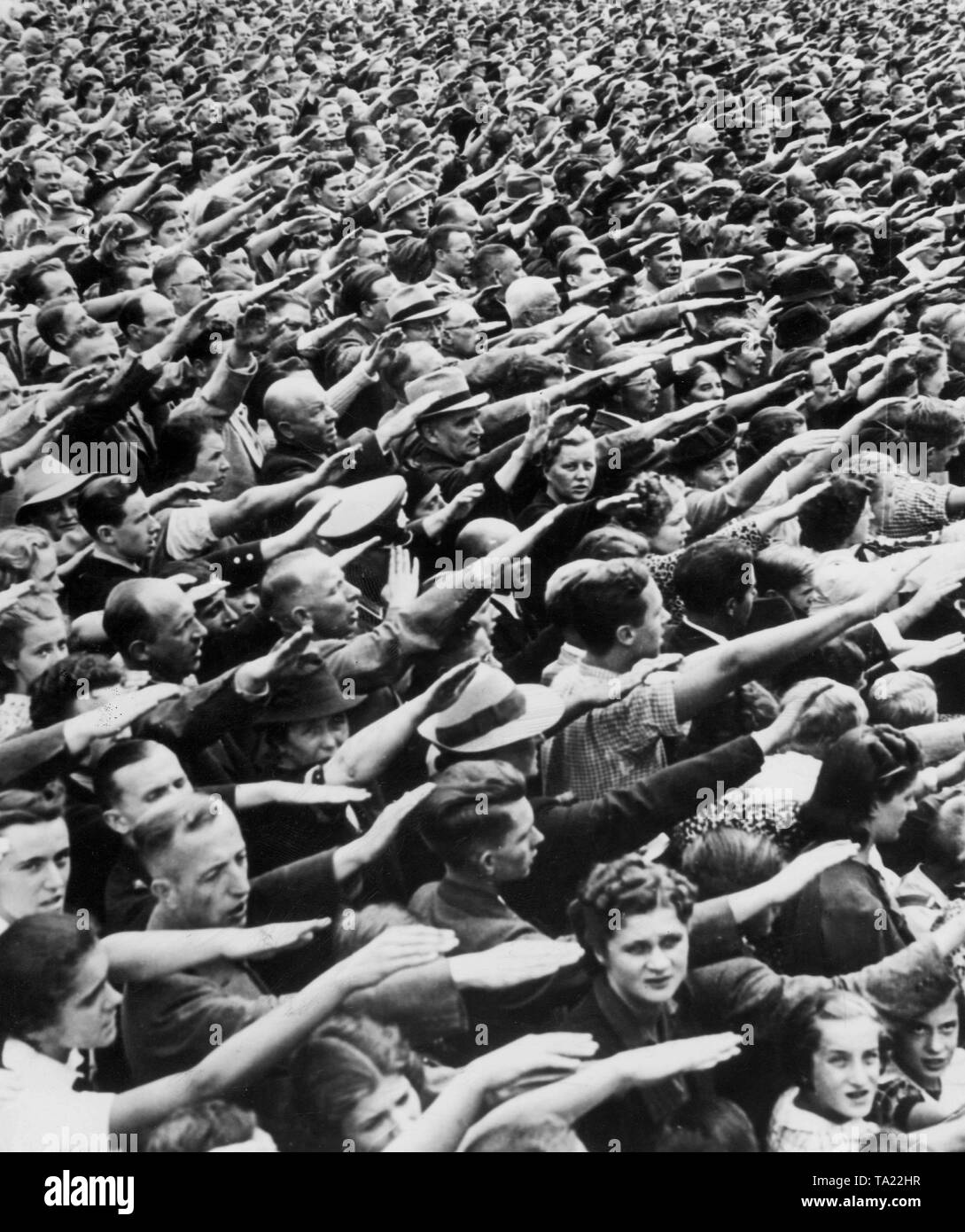 People raise their hands in Hitler salute on the occasion of the Reichstag meeting on 1 September 1939. The crowd gathered on the Wilhelmplatz and sang national songs Stock Photo - Alamy