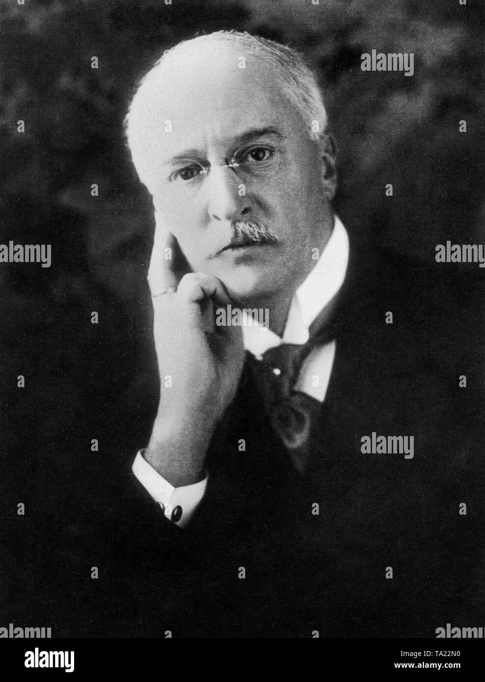 Biography of Rudolf Diesel, Inventor of the Diesel Engine