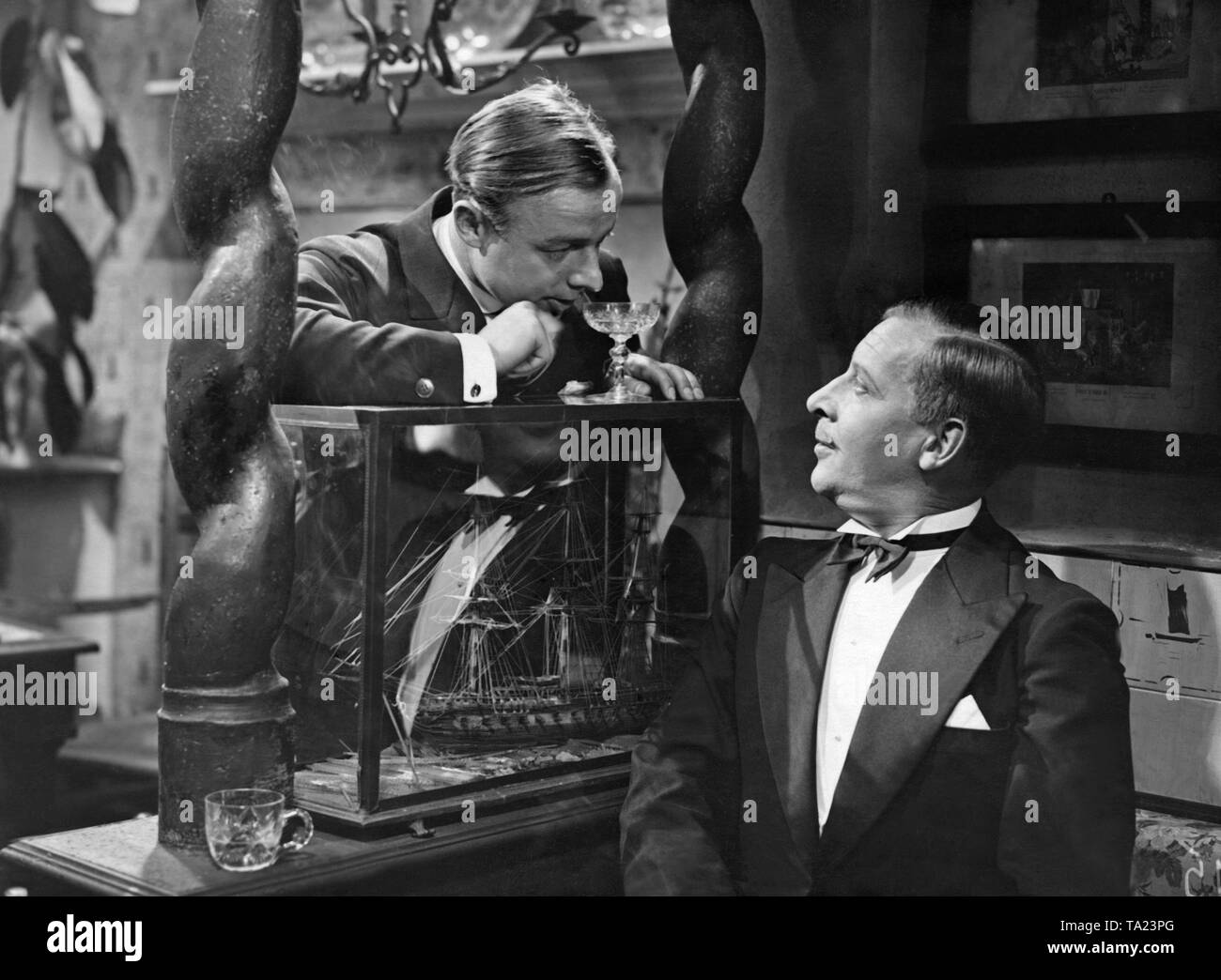 Heinz Ruehmann as racing cyclist Willy Streblow (center right) in the comedy 'Strich durch die Rechnung' by Alfred Zeisler. The plot of the film is based on the novel by Fred Antoine Angermayer. Stock Photo