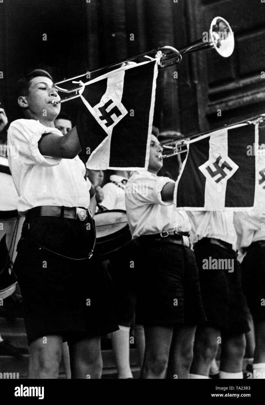 Trumpeters of the Deutsches Jungvolk during the propaganda weeks of the Hitlerjugend (Hitler Youth) right after the Anschluss of Austria in front of the city hall in Vienna. Stock Photo