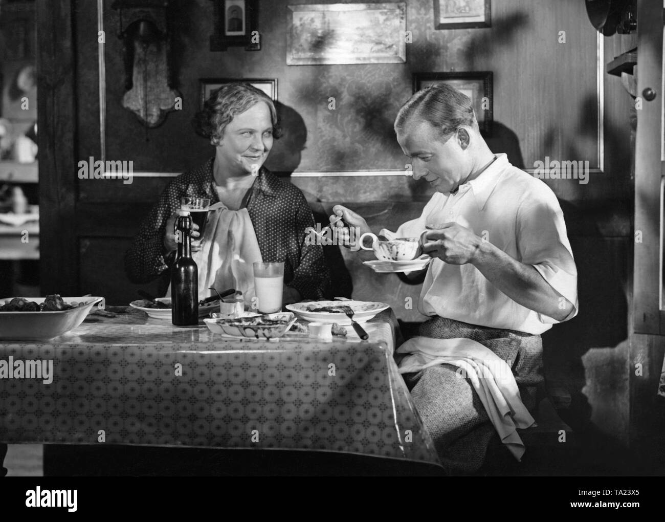Heinz Ruehmann as racing cyclist Willy Streblow and Margarete Kupfer as Ms. Streblow in the film comedy 'Stroke by the Bill' (German: Strich durch die Rechnung) by Alfred Zeisler. The plot of the film is based on the novel by Fred Antoine Angermayer. Stock Photo