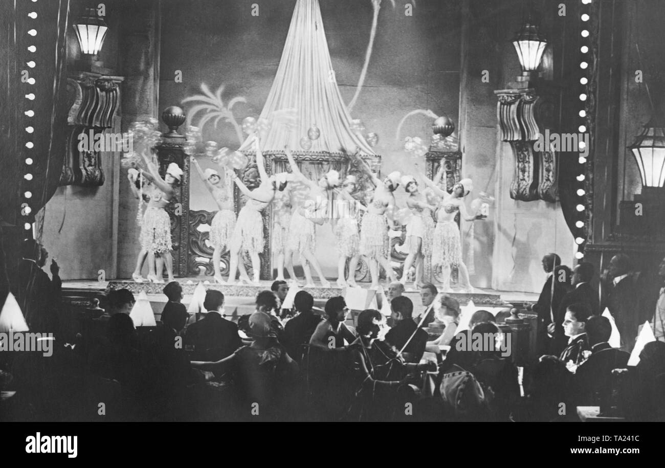 This shot is a scene from a revue movie. The revue film is similar to the musical, the operetta and the dance film. The term refers to German and Austrian dance and music films. Features of the revue film are the light entertainment and the recurring dance and musical numbers, mostly contemporary hits. In some cases the revue film is a filmed music theater. Undated photo, probably from the 30s or 40s. Stock Photo