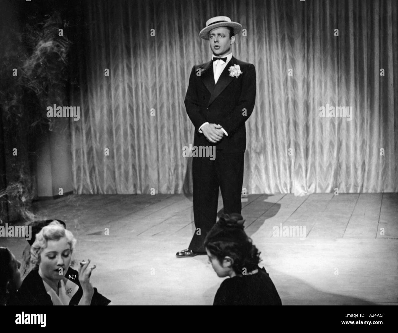 Heinz Ruehmann as Peter Pett / Patrick Pett in the German comedy 'Five Million Look for an Heir', based on the eponymous novel by Harald Baumgarten, directed by Carl Boese. Stock Photo