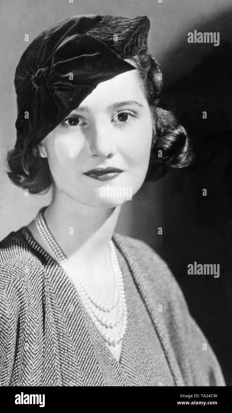 Woman with a blue velvet beret with a bow on the right side. She also