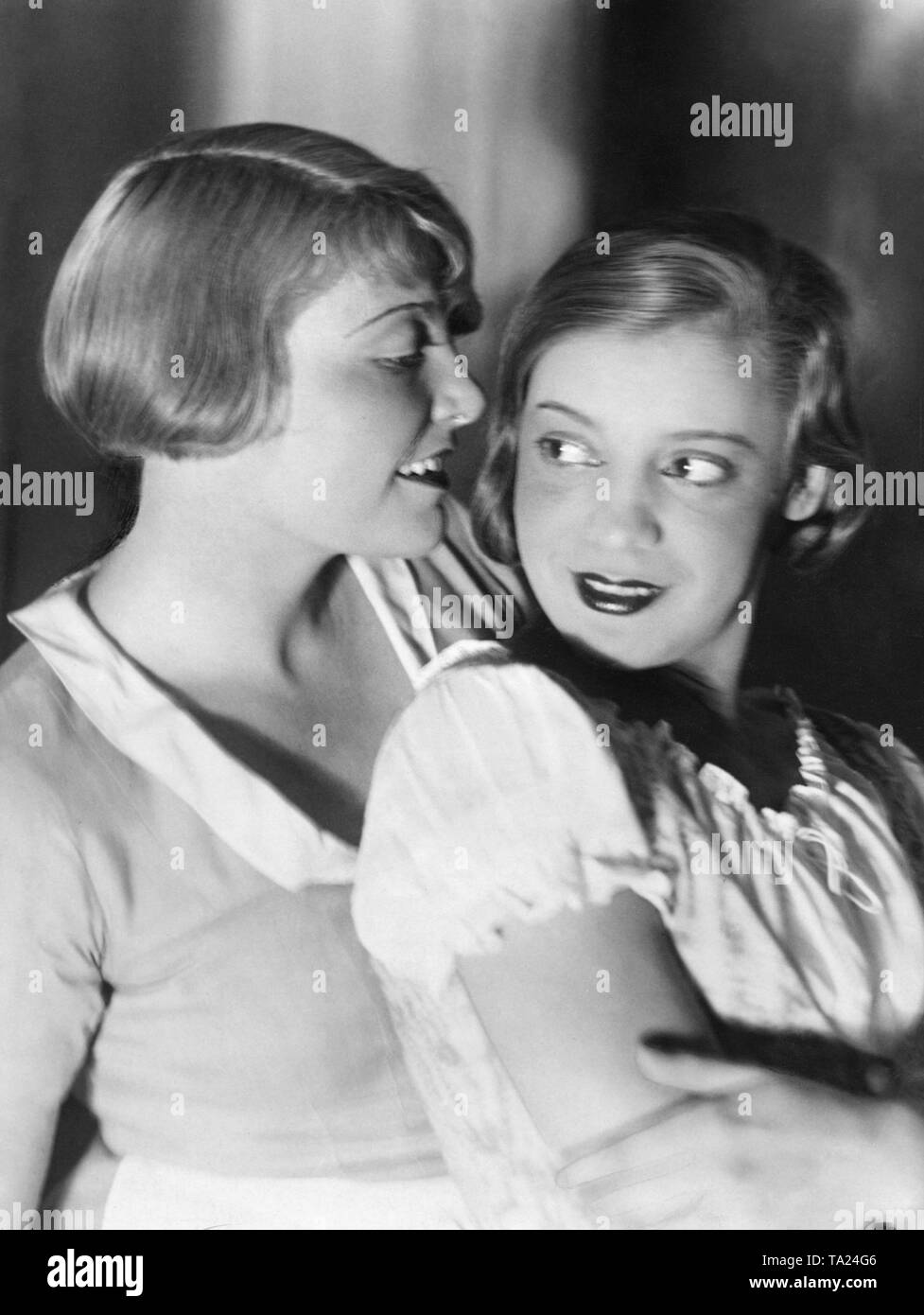 Young women with the trend hairstyle of the 1920s, the bob. Undated photo. Stock Photo