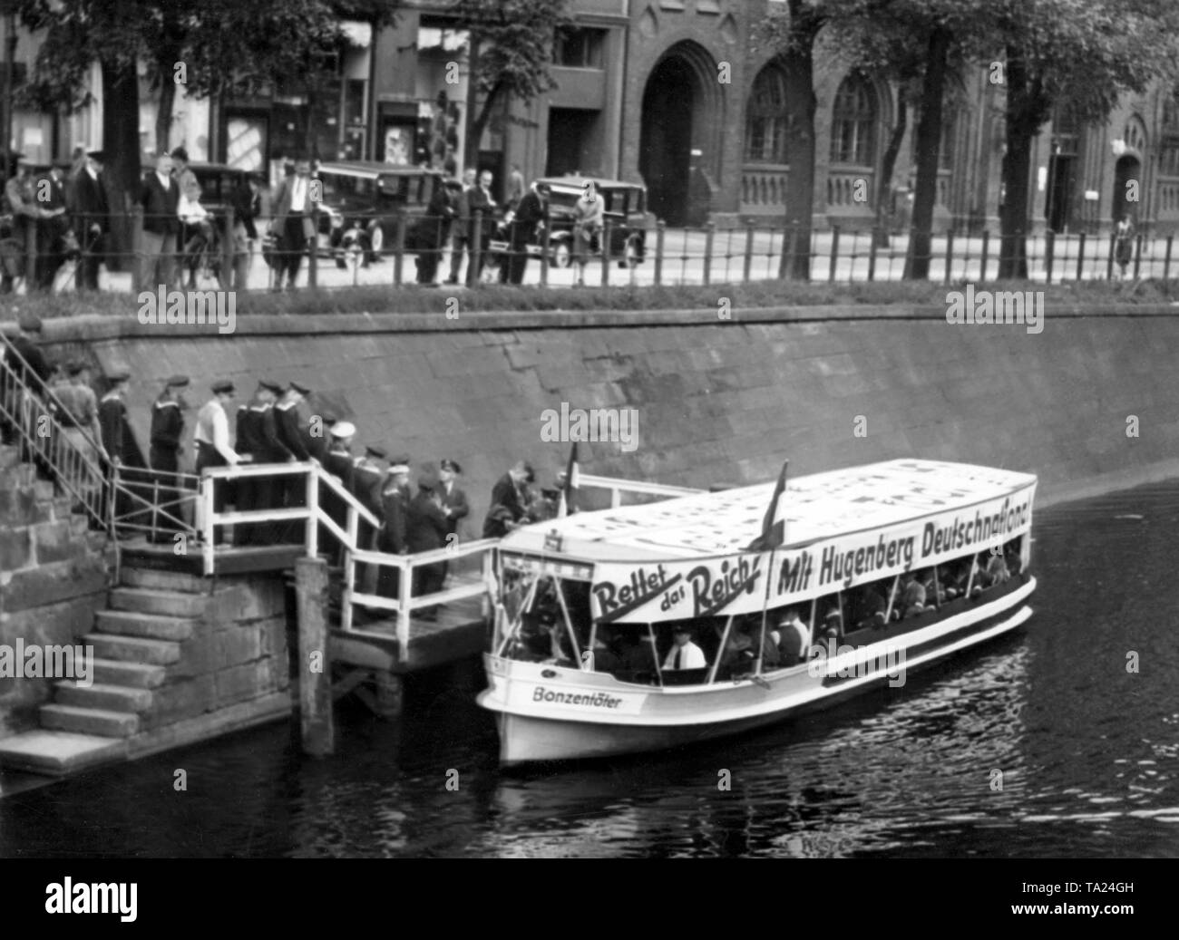 The Bismarck Youth organized an election propaganda trip on the Landwehrkanal on the occasion of the Reichstag elections. On the ship  there are election paroles to be read like 'Save the Reich!'and 'With Hugenberg German National!' Stock Photo