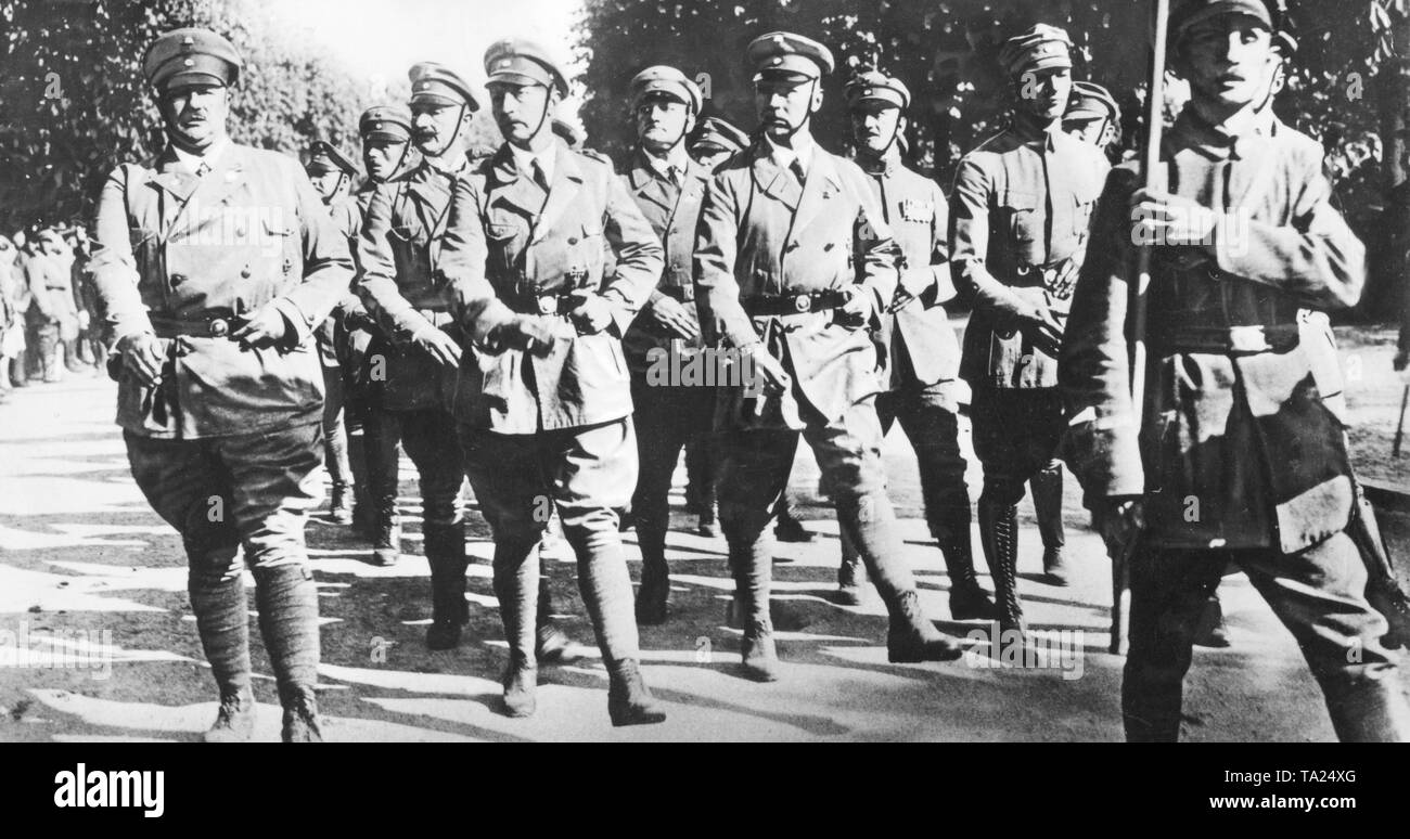 The members of the House of Hohenzollern are also taking part in this march of the Stahlhelm (first row from the left): Princes Eitel Friedrich, August Wilhelm, Oskar and Wilhelm, the eldest son of the Crown Prince. Stock Photo