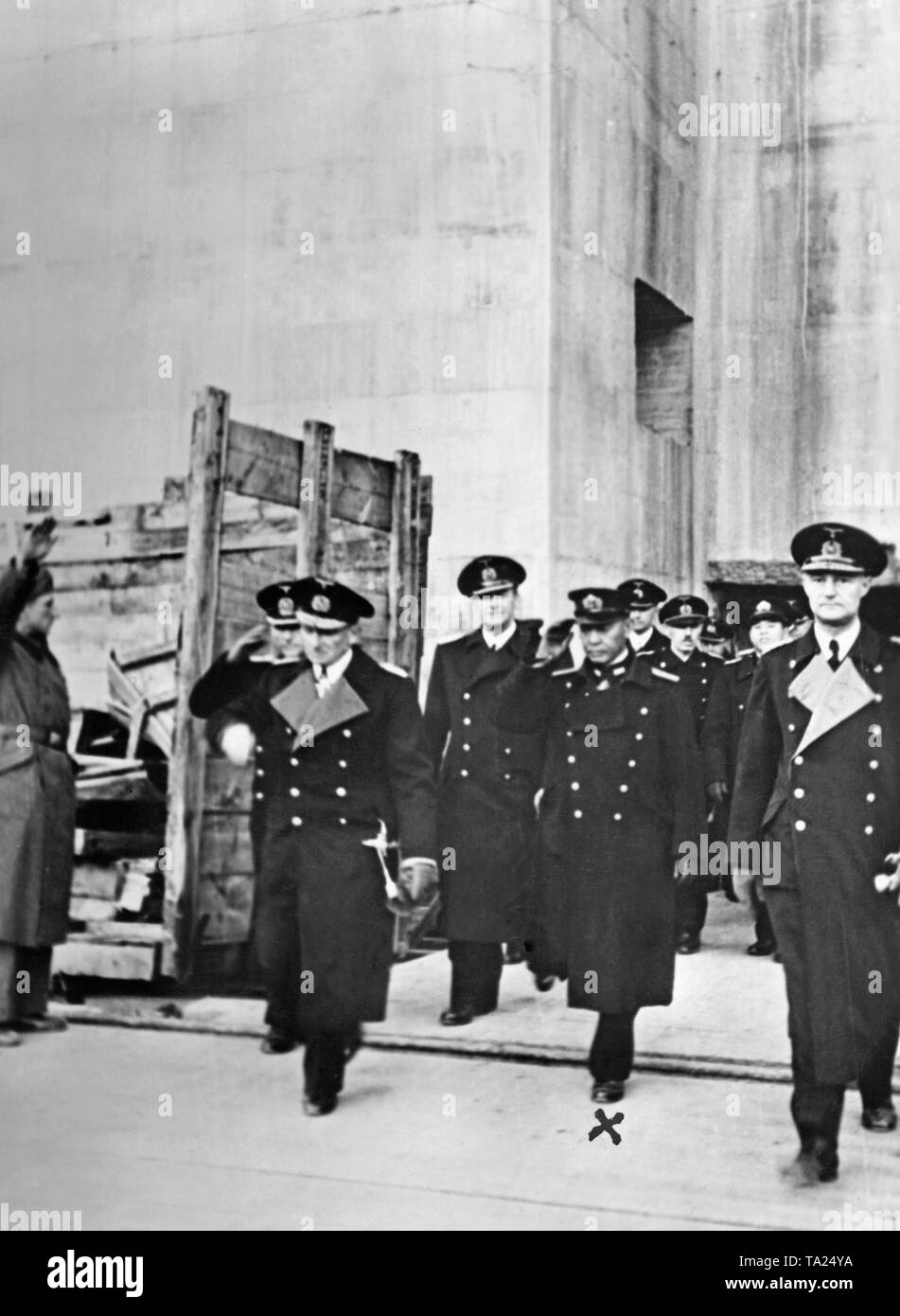 The Japanese Vice Admiral Katsuo Abe (2nd from right) visits a submarine base in Bergen on January 21, 1944 with the German Admiral Otto von Schrader (left of Abe). Stock Photo