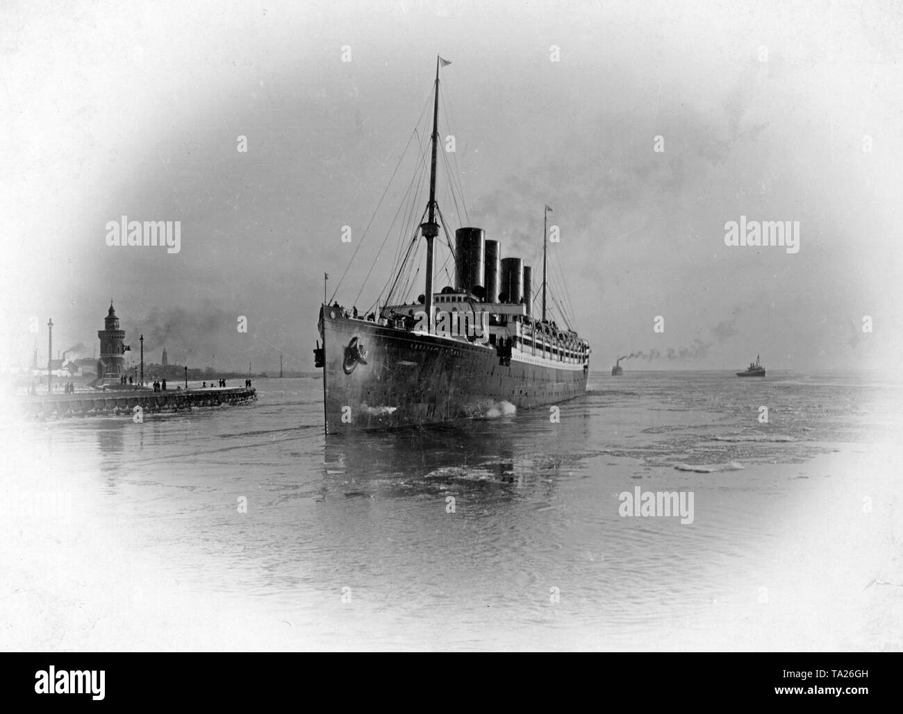 The ocean liner 'Kronprinz Wilhelm' of the Norddeutscher Lloyd leaving a port. Stock Photo