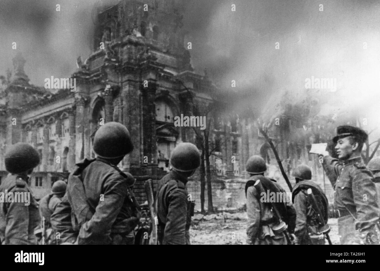 Russian soldiers in front of the burning Reichstag building, Berlin, Germany, 1945 Stock Photo
