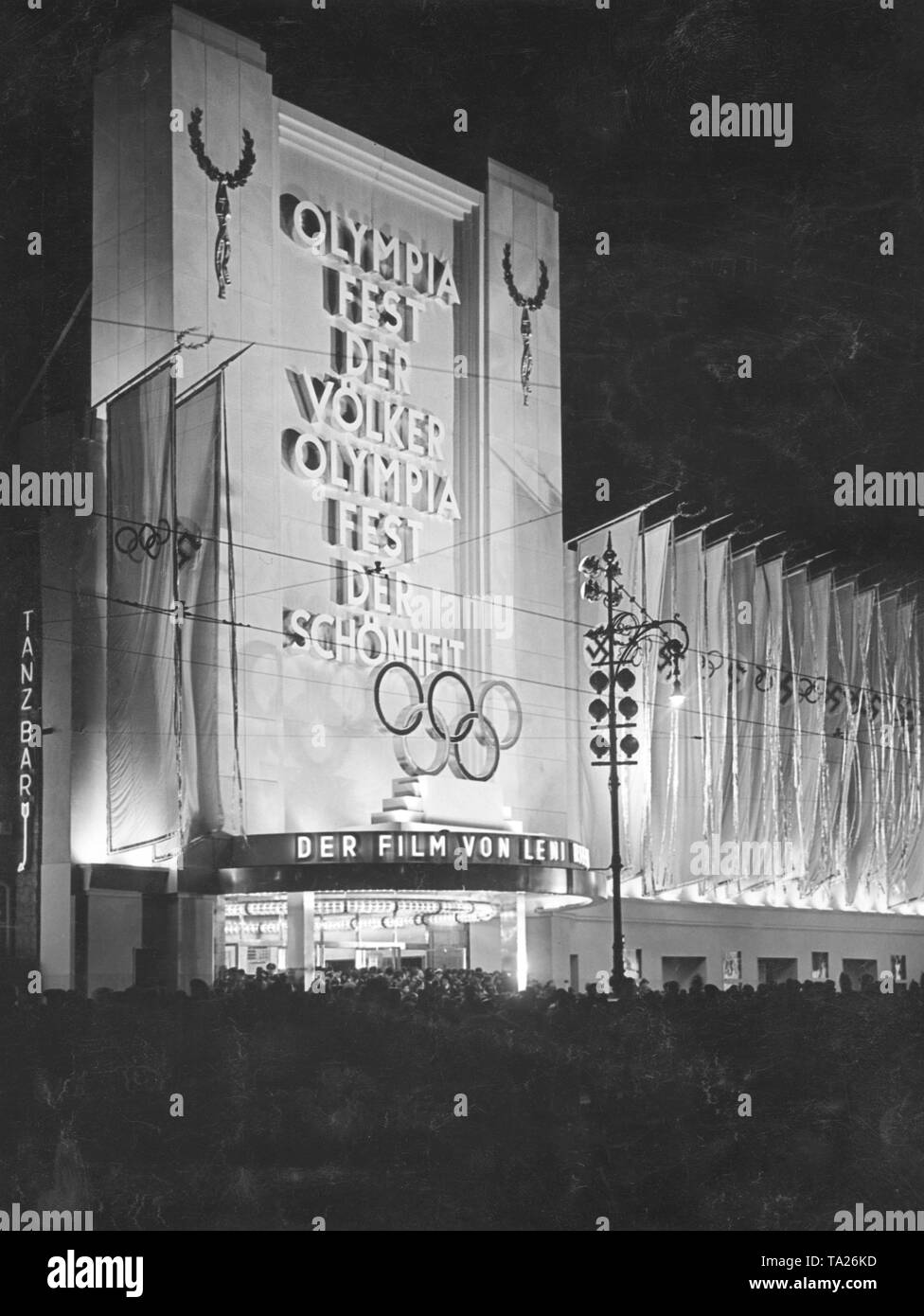 Riefenstahl met Hitler tijdens de première van Olympia