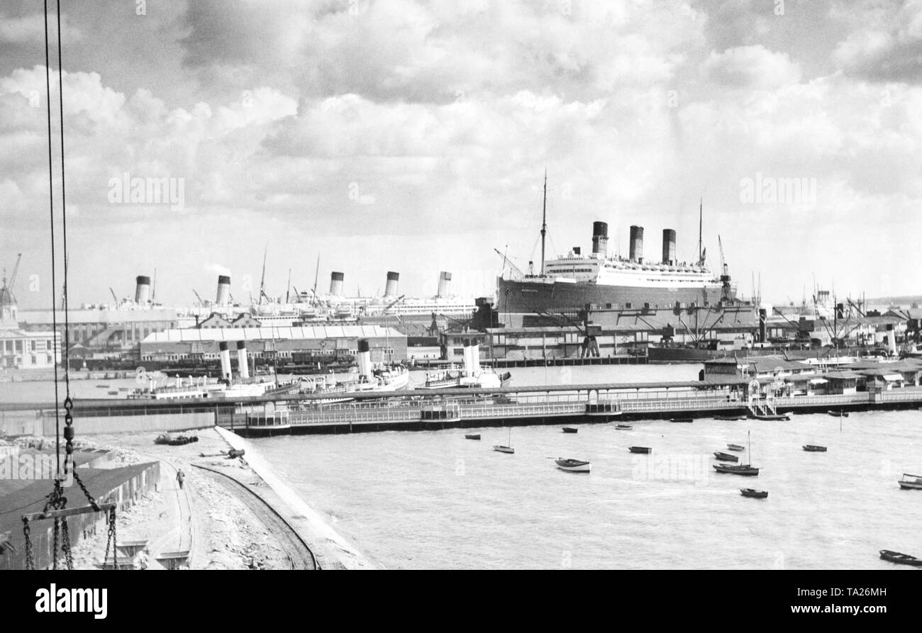The 'Berengaria' of the Cunard Line (right) and two ships of the White Star Line in the port of Southampton. Stock Photo