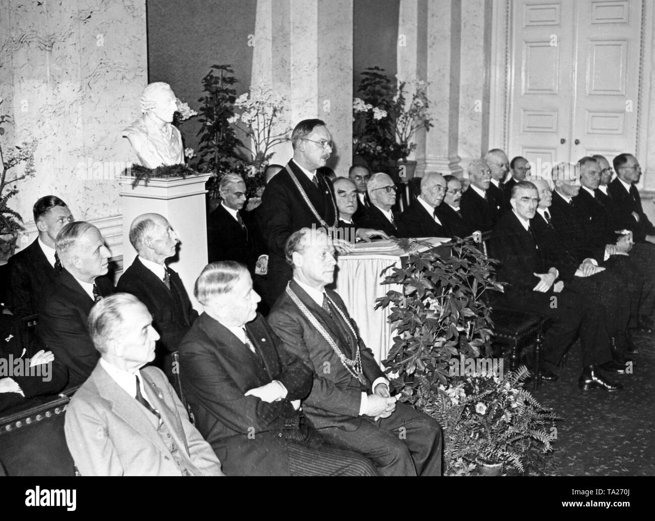 The Vice President of the Academy and Egyptologist, Hermann Grapow, gives a speech to the members. In the first row, professors Theodor Vahlen (mathematician), Hans Stille (geologist), Ludwig Bieberbach (mathematician), Gerhart Rodenwaldt (archaeologist), Eduard Spranger (pedagogue), Ludwig Deubner (altophilologist), Franz Koch (Germanist), Hartung And Max Vasmer (Slavist). Stock Photo