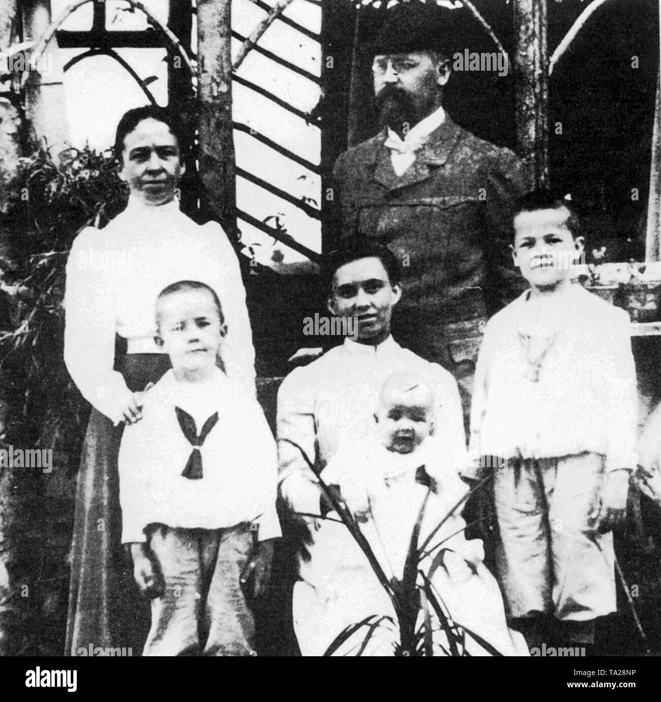 heinrich himmler childhood