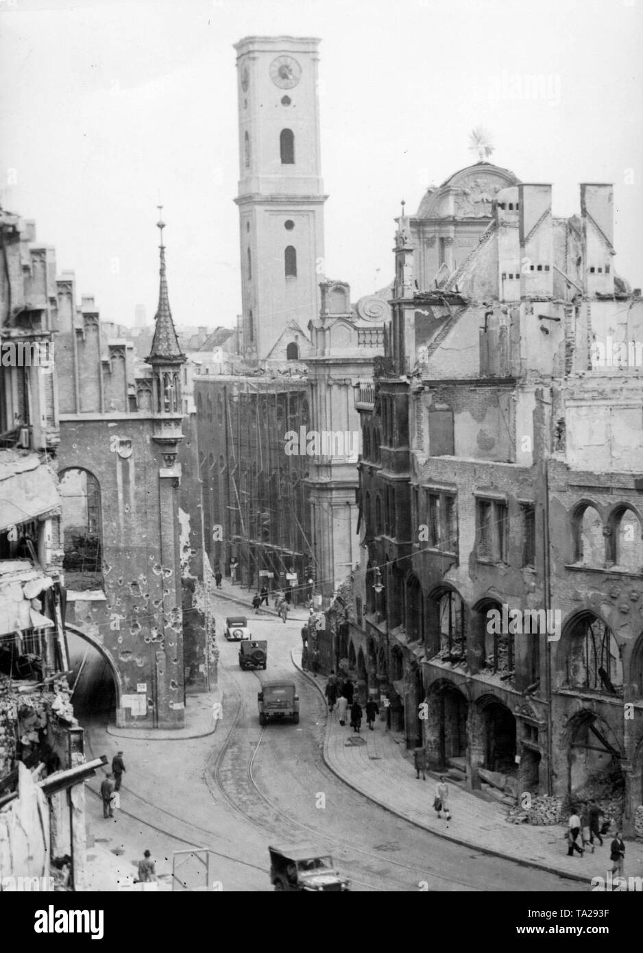 View from the New Town Hall on the Old Town Hall (left) and the Heiliggeistkirche after the Second World War, 1945 Stock Photo
