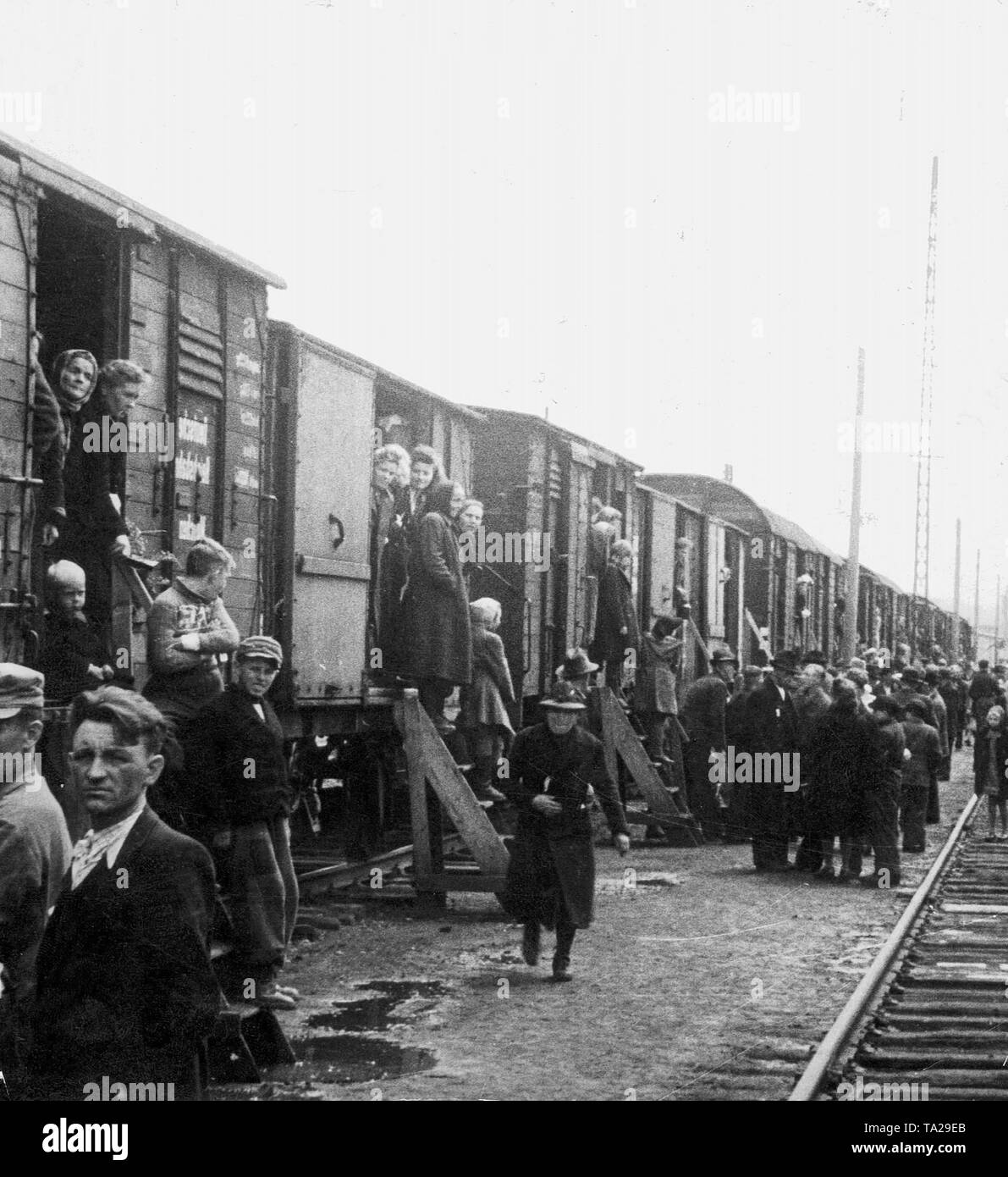 Train In 1945 German refugees railway 1945 hi-res stock photography and images - Alamy