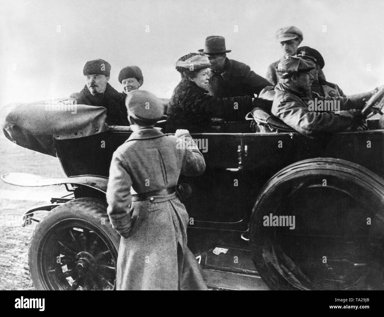 1918 lenin hi-res stock photography and images - Alamy