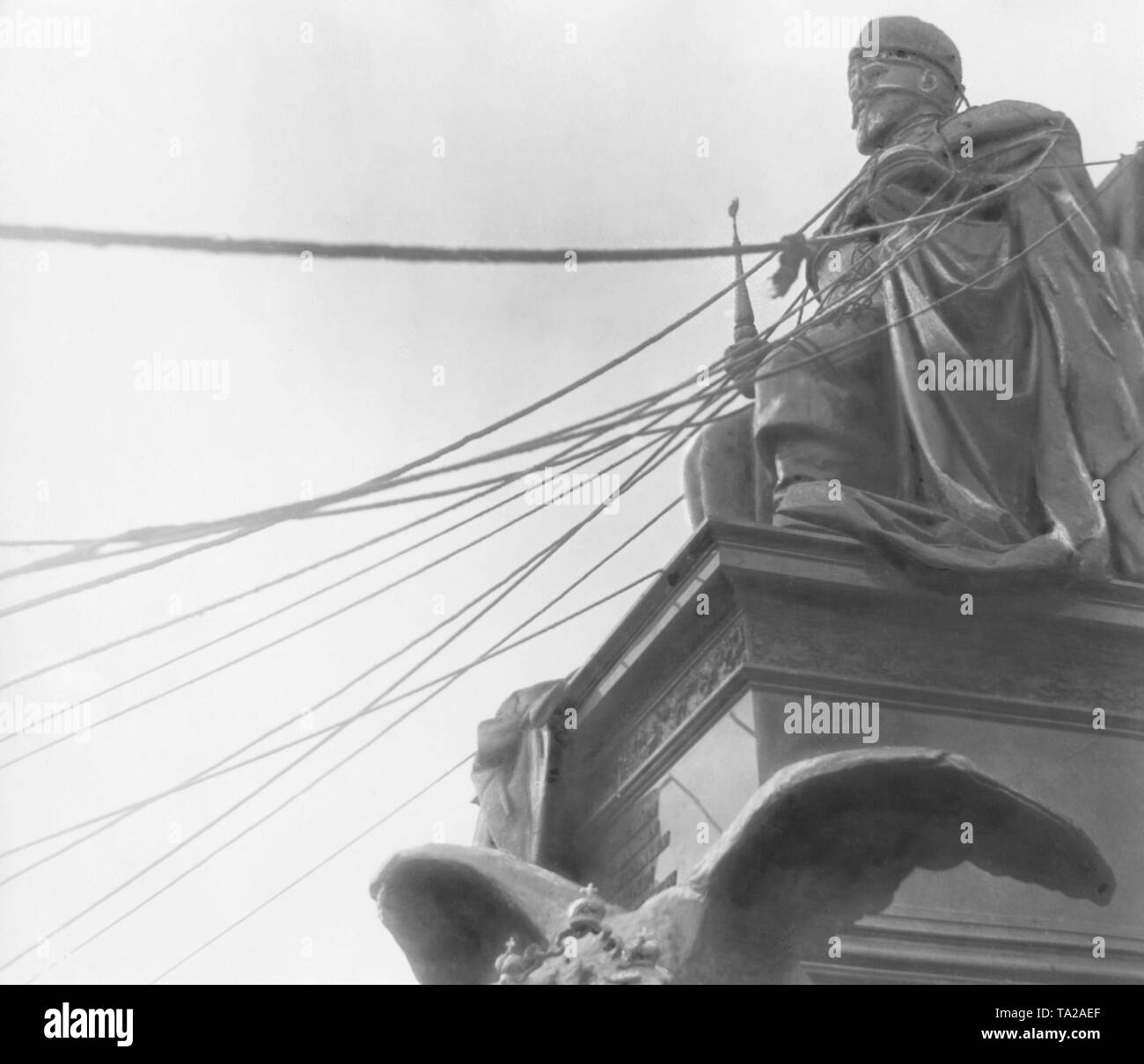 Statue of tsar nicholas ii Black and White Stock Photos & Images - Alamy