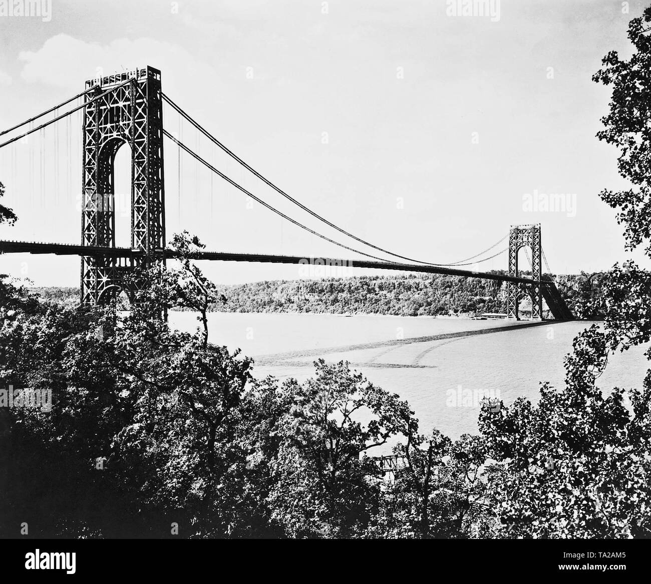 The Washington Bridge in New York leads over the Hudson River