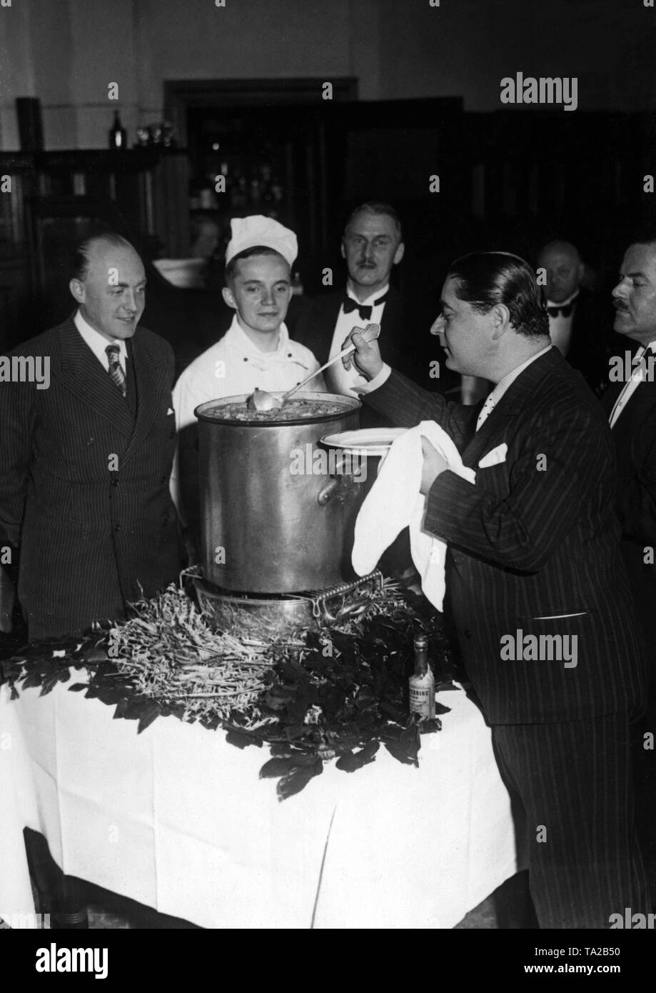 Nazi propaganda measure for the Winter Relief: On the 'Eintopfsonntag' (stew-Sunday), even in high-end restaurants like the Horcher only stew could be served. Stock Photo
