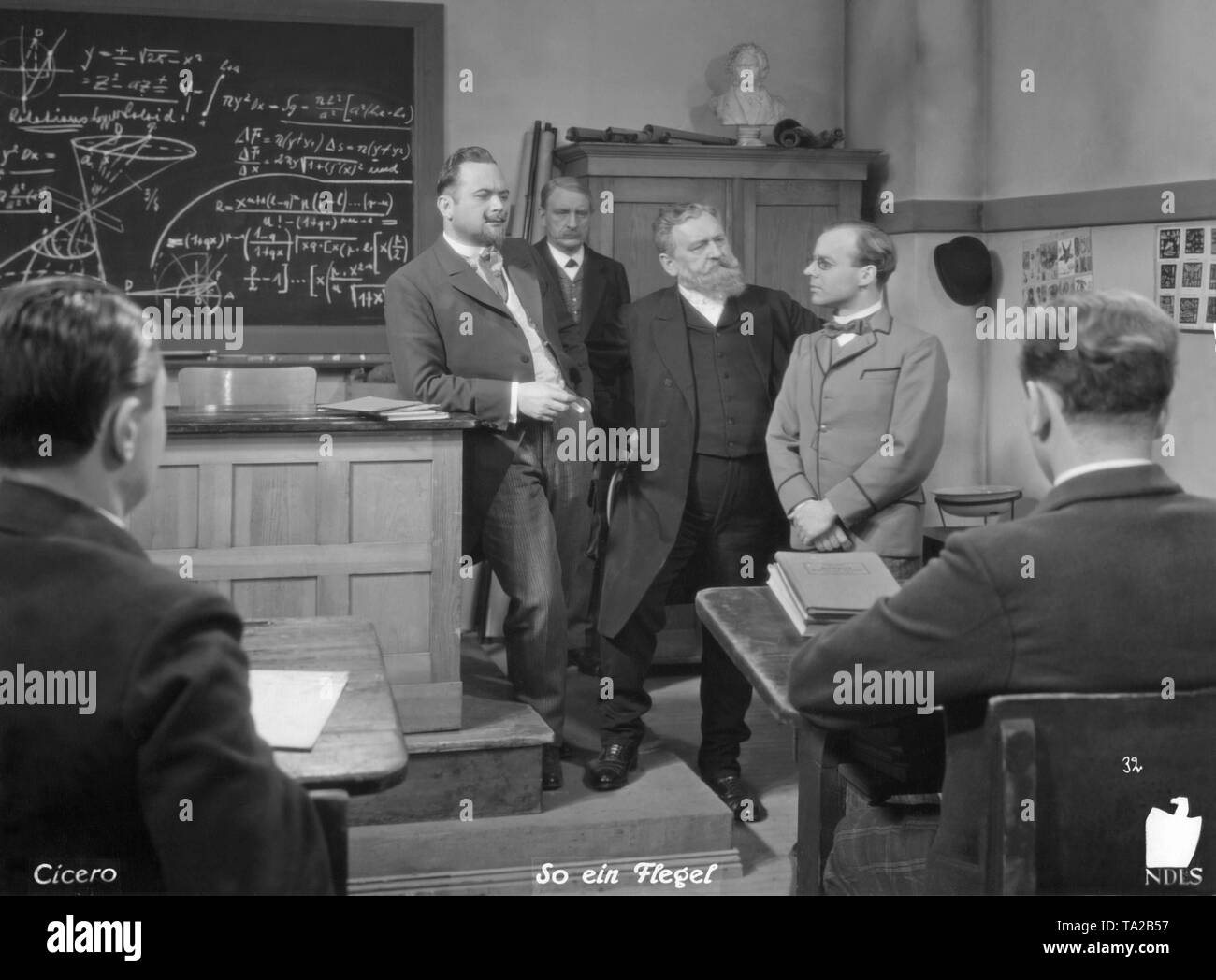Heinz Ruehmann (right) as Dr. med. Hans Pfeiffer / Erich Pfeiffer, Jakob Tiedtke as Rector Knauer (center), Oskar Sima as Professor Crey (left) and in the background Karl Platen as janitor Oertel in the comedy 'So ein Flegel' by Robert Stemmle. This was the first film adaptation of the Feuerzangenbowle by Heinrich Spoerl. Stock Photo