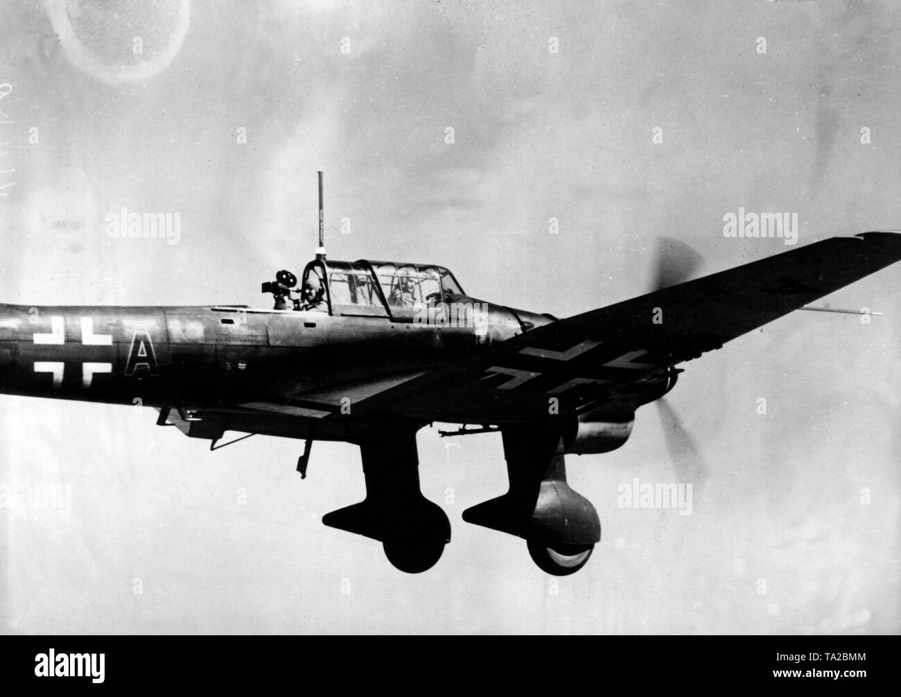 A war correspondent from the Propaganda Company on the Western Front films the war from an airplane. Photo of the Propaganda Company (PK) Stock Photo