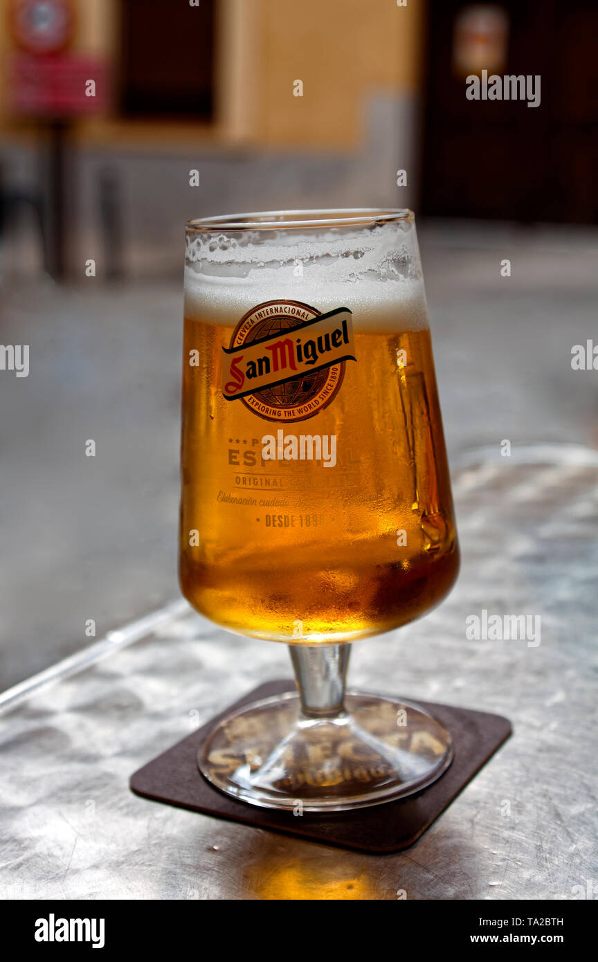 Amber liquid hires stock photography and images Alamy