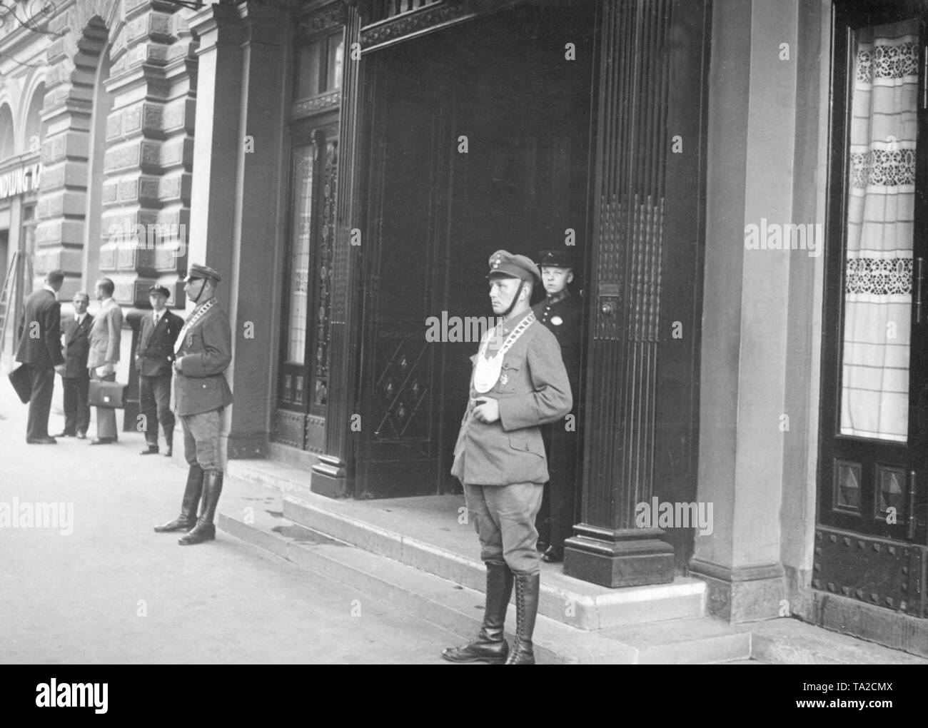 The Hotel Kaiserhof was used as a headquarters by the Stahlhelm. Guards are standing at the entrance. Stock Photo