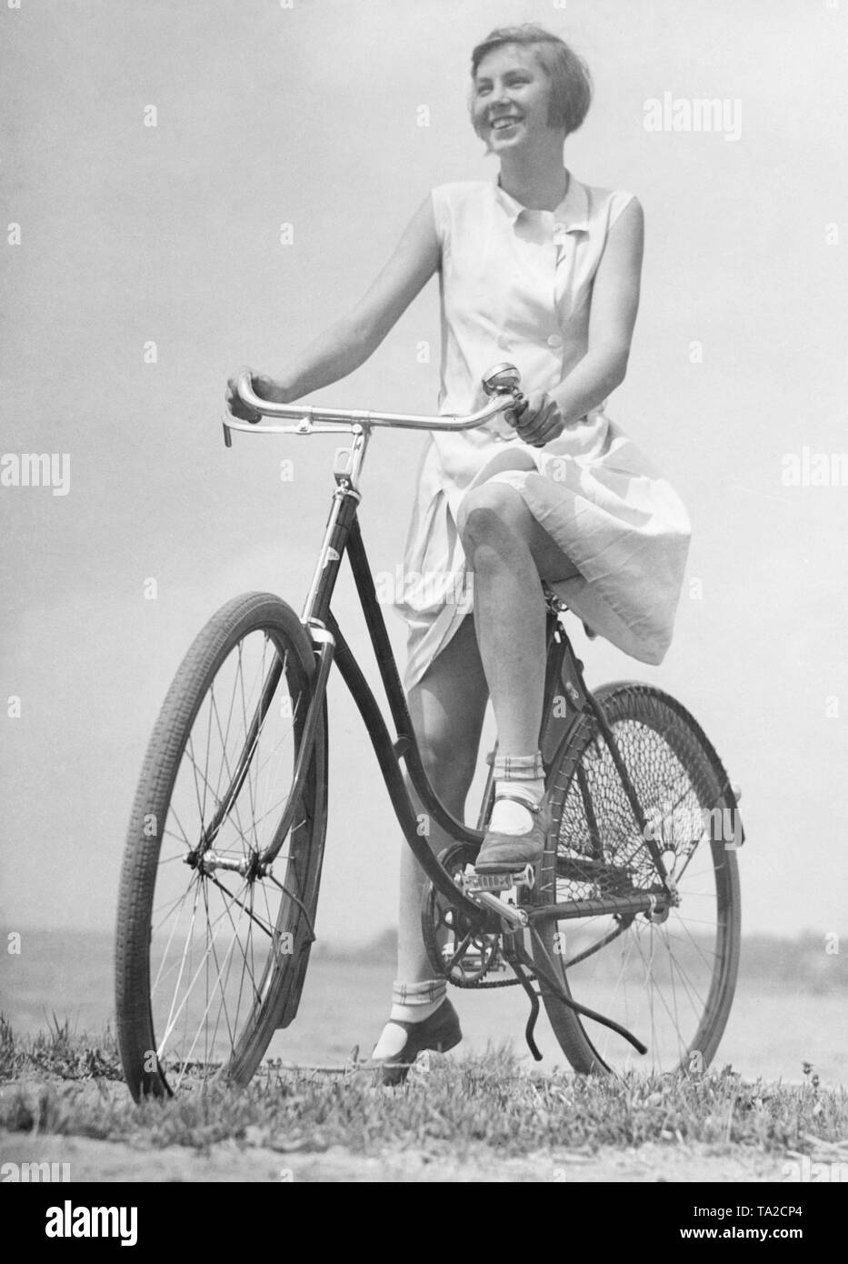 1930s bicycle hi-res stock photography and images - Alamy