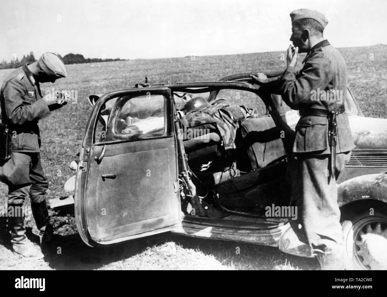 Two war correspondents take a break on the Eastern Front near Vilnius. Photo: war correspondent Moosdorf Stock Photo