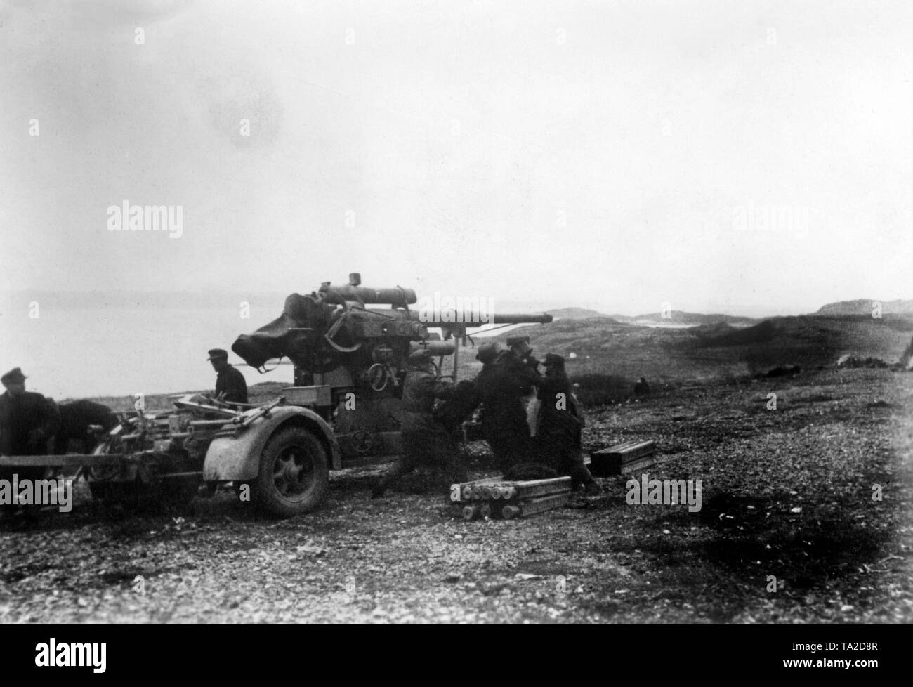Soldiers of the Wehrmacht position an anti-aircraft gun ( 8.8 cm Flak 36) on the coast of Norway. Photo of the Propaganda Company (PK): War correspondent Janz. Stock Photo