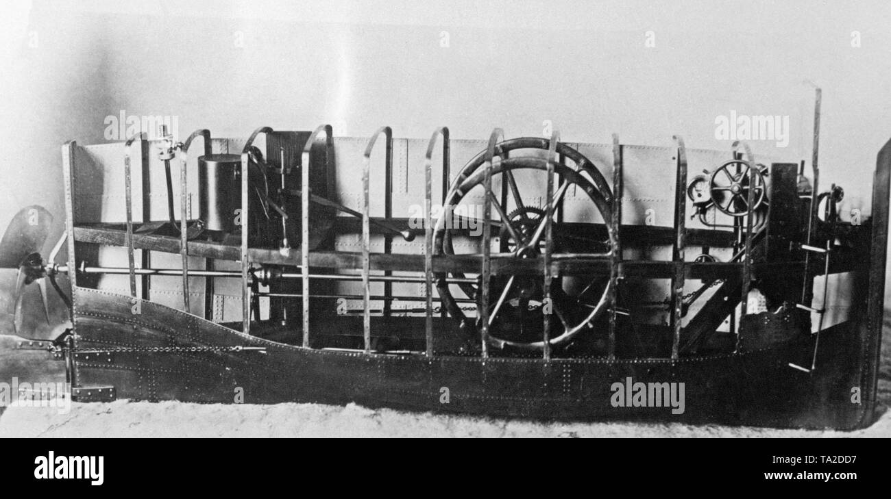 Model of the "Brandtauchers", the first German submarine. Here, the drive mechanism with screw, shaft and pedal wheel, as well as the control console. Stock Photo