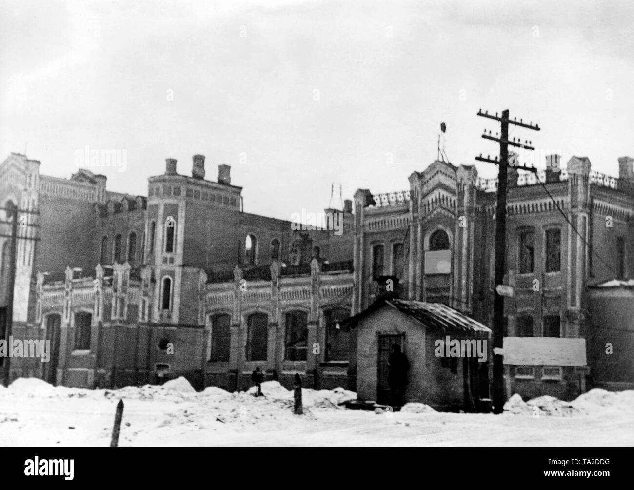 View of the burned out Oryol (Orel) railroad station during the winter defenses 1942/43. Photo of the Propaganda Company (PK): war correspondent Diederich. Stock Photo
