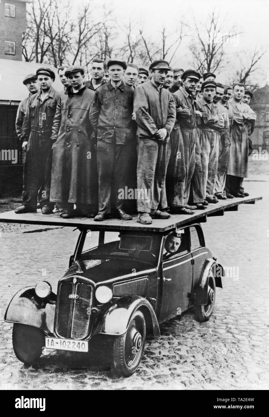 Demonstration of the load capacity of a DKW type "Reichsklasse" F7. Stock Photo