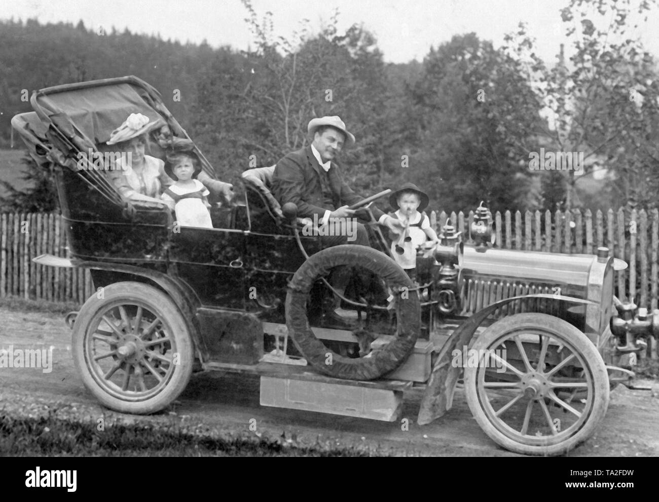 The Berlin actor Henry Bender with family in his Bianchi Cabriolet. Stock Photo