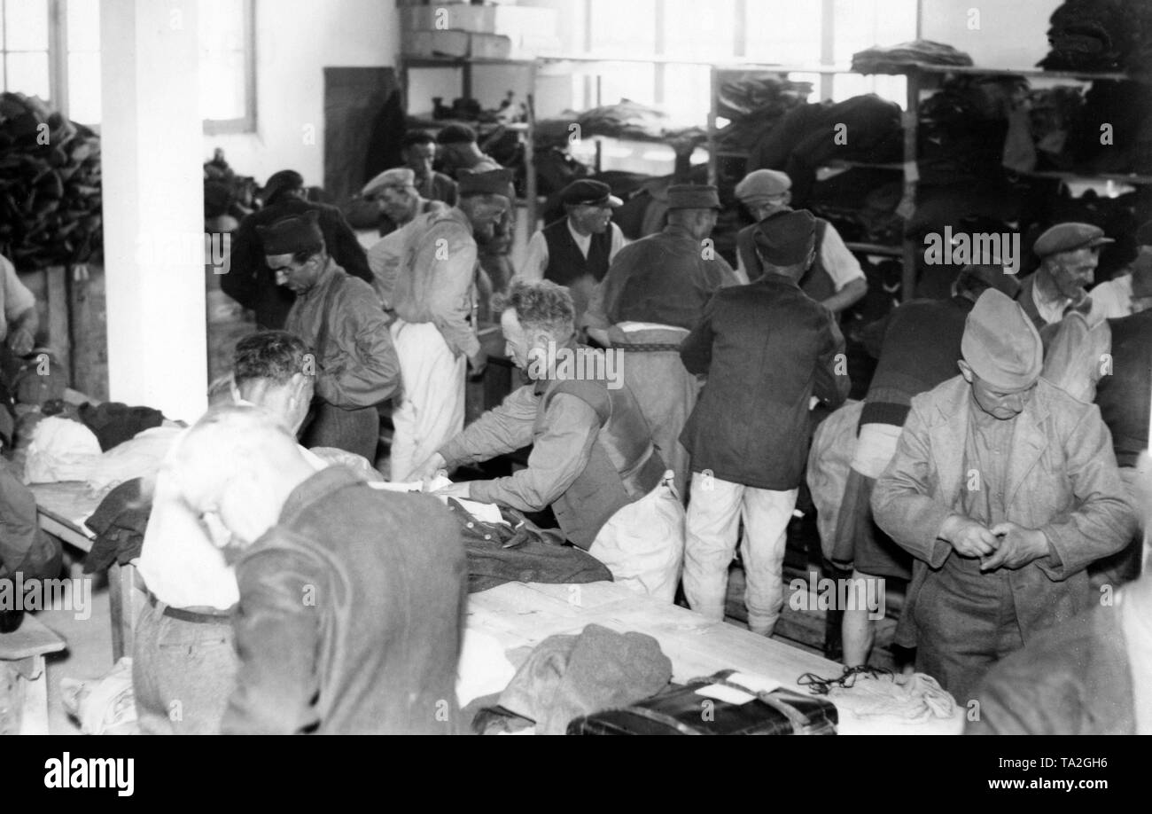 French soldiers, who have already participated in the First World War, are released from German captivity in Chalon sur Marne. Stock Photo