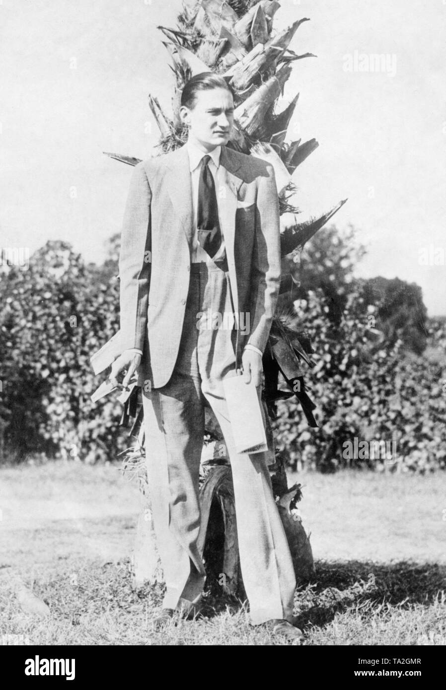 Prince Georgi Konstantinovich Romanov, the son of Grand Duke Konstantin Konstantinovich Romanov, shortly after arriving at a golf course in Miami, Florida. Stock Photo